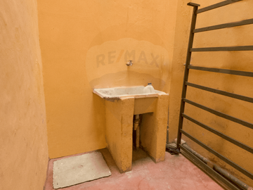 VENTA CASA RENTERA EN LIZARDO GARCIA Y SUCRE