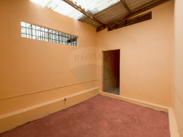 VENTA CASA RENTERA EN LIZARDO GARCIA Y SUCRE