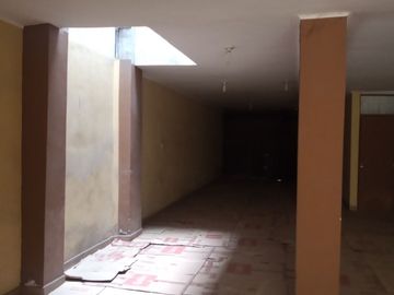 EXCELENTE LOCAL  COMERCIAL  Y/O INDUSTRIAL EN GAMARRA, PRECIO NEGOCIABLE.