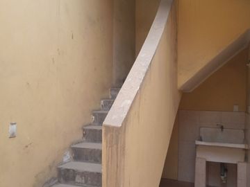 EXCELENTE LOCAL  COMERCIAL  Y/O INDUSTRIAL EN GAMARRA, PRECIO NEGOCIABLE.
