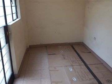 EXCELENTE LOCAL  COMERCIAL  Y/O INDUSTRIAL EN GAMARRA, PRECIO NEGOCIABLE.