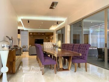 Mansión de Lujo en Venta en Puerta de Hierro Andares Zapopan.