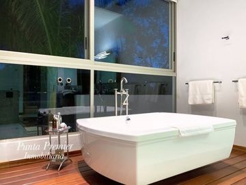 Mansión de Lujo en Venta en Puerta de Hierro Andares Zapopan.