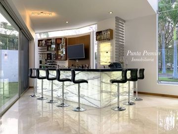 Mansión de Lujo en Venta en Puerta de Hierro Andares Zapopan.