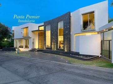 Mansión de Lujo en Venta en Puerta de Hierro Andares Zapopan.