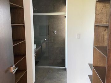 RENTA DEPARTAMENTO SIN MUEBLES CON PISCINA COMPARTIDA EN MONTES DE AMÉ.