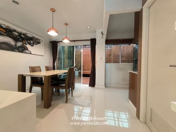 For sale 3-story townhome, Patio Pattanakarn 38, fully decorated with built-in furniture,