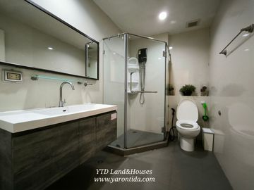 For sale 3-story townhome, Patio Pattanakarn 38, fully decorated with built-in furniture,