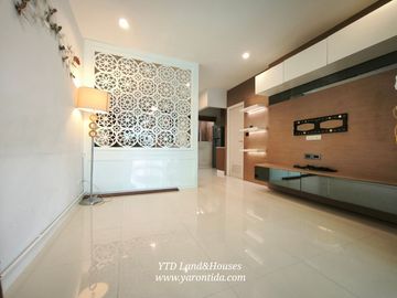 For sale 3-story townhome, Patio Pattanakarn 38, fully decorated with built-in furniture,