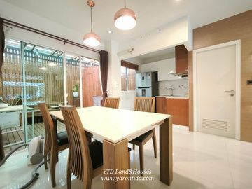For sale 3-story townhome, Patio Pattanakarn 38, fully decorated with built-in furniture,
