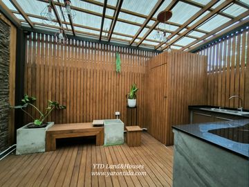 For sale 3-story townhome, Patio Pattanakarn 38, fully decorated with built-in furniture,
