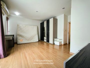 For sale 3-story townhome, Patio Pattanakarn 38, fully decorated with built-in furniture,