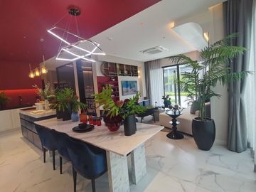 ● Type Tuscan Style Modern Colonnade ● Single house 2 Storey, 4 Beds, 4 Parking | 82.00 sq.w. 391.00 sq.m. | Near Near Central Westville 7 mins., Bang