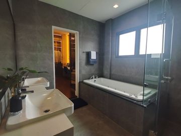 ● Type Tuscan Style Modern Colonnade ● Single house 2 Storey, 4 Beds, 4 Parking | 82.00 sq.w. 391.00 sq.m. | Near Near Central Westville 7 mins., Bang