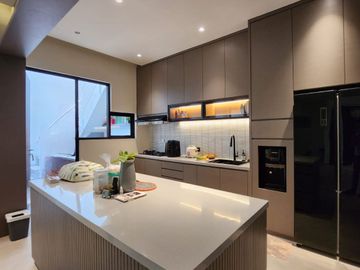 Rumah full furnish di komplek Duren sawit Jakarta Timur