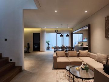 Rumah full furnish di komplek Duren sawit Jakarta Timur