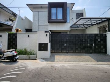 Rumah full furnish di komplek Duren sawit Jakarta Timur