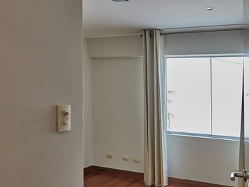 Impecable flat con balcón, vista exterior a Parque Bella Luz, Chacarilla, Surco