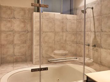 Impecable flat con balcón, vista exterior a Parque Bella Luz, Chacarilla, Surco