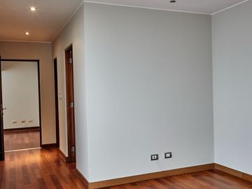 Impecable flat con balcón, vista exterior a Parque Bella Luz, Chacarilla, Surco
