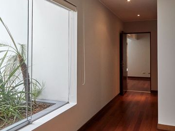 Impecable flat con balcón, vista exterior a Parque Bella Luz, Chacarilla, Surco