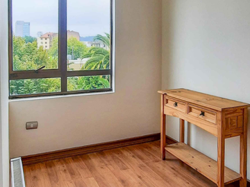 Departamento en edificio Lord Cochrane