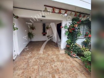 ATIPIKA VENDE CASA EN LOMA DE CARTAGENA - CENTRO