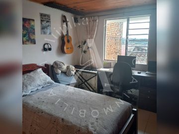 ATIPIKA VENDE CASA EN LOMA DE CARTAGENA - CENTRO