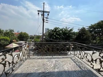 Rumah baru gress dijual di Jemursari , Surabaya
