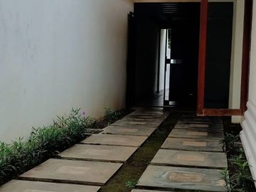 Rumah Komersial Raya Manyar Kertoadi Mulyorejo Surabaya
