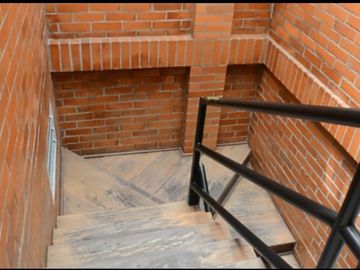 Oportunidad de inversión con alta rentabilidad bruta estimada:+12% anual.  Alta ocupación todo el año por demanda universitaria. Ideal para inversores que buscan flujo de cajas mensual desde el primer día. Ventajas competitivas: Bajo mantenimiento y fácil administración. Potencial de valoración por desarrollo en la zona. Posibilidad de habilitar para Airbnb o rentas cortas ( Mayor rentabilidad )