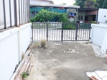 ขายด่วนอาคารพานิช 3 ชั้น ซอยมิตรสัมพันธ์ ใกล้แยกบางเป้ง บางแสน ราคาพิเศษเพียง 4.15 ลบ เหมาะทำธุรกิจ ร้านค้า ออฟฟิส สำนักงาน คลินิก ร้านอาหาร ฯลฯ ลงทุน