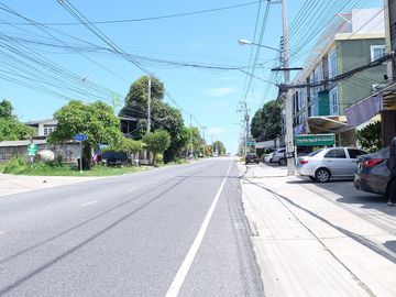 ขายด่วนอาคารพานิช 3 ชั้น ซอยมิตรสัมพันธ์ ใกล้แยกบางเป้ง บางแสน ราคาพิเศษเพียง 4.15 ลบ เหมาะทำธุรกิจ ร้านค้า ออฟฟิส สำนักงาน คลินิก ร้านอาหาร ฯลฯ ลงทุน