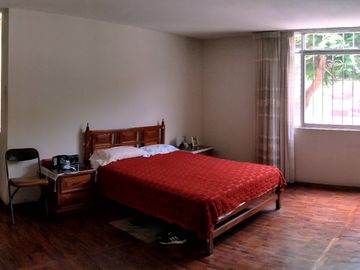 SURCO VENDO CASA 2 PISOS 223.00 M2 3 DORM JARDIN $ 398000