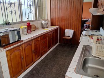 SURCO VENDO CASA 2 PISOS 223.00 M2 3 DORM JARDIN $ 398000