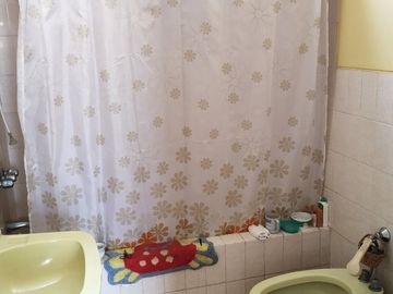 SURCO VENDO CASA 2 PISOS 223.00 M2 3 DORM JARDIN $ 398000