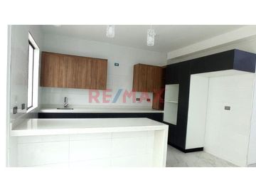Se Vende Casa De Estreno En La Urb. Los Nogales, Chiclayo L.Guevara