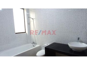 Se Vende Casa De Estreno En La Urb. Los Nogales, Chiclayo L.Guevara
