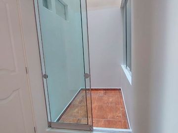 VENDO DEPARTAMENTO EN LOS SAUCES LIMITE CON MIRAFLORES A UNOS PASOS DEL OVALO HIGUERETA