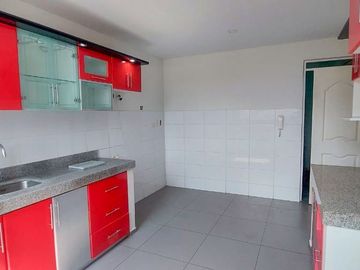 VENDO DEPARTAMENTO EN LOS SAUCES LIMITE CON MIRAFLORES A UNOS PASOS DEL OVALO HIGUERETA