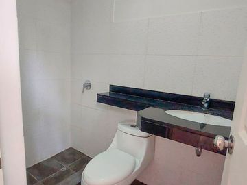 VENDO DEPARTAMENTO EN LOS SAUCES LIMITE CON MIRAFLORES A UNOS PASOS DEL OVALO HIGUERETA