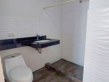 VENDO DEPARTAMENTO EN LOS SAUCES LIMITE CON MIRAFLORES A UNOS PASOS DEL OVALO HIGUERETA