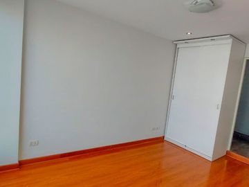VENDO DEPARTAMENTO EN LOS SAUCES LIMITE CON MIRAFLORES A UNOS PASOS DEL OVALO HIGUERETA