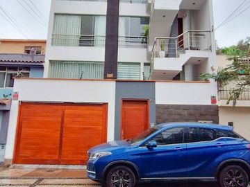 VENDO DEPARTAMENTO EN LOS SAUCES LIMITE CON MIRAFLORES A UNOS PASOS DEL OVALO HIGUERETA