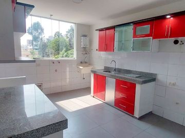 VENDO DEPARTAMENTO EN LOS SAUCES LIMITE CON MIRAFLORES A UNOS PASOS DEL OVALO HIGUERETA