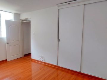 VENDO DEPARTAMENTO EN LOS SAUCES LIMITE CON MIRAFLORES A UNOS PASOS DEL OVALO HIGUERETA