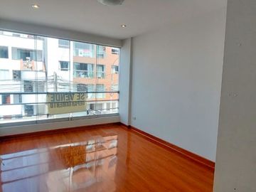 VENDO DEPARTAMENTO EN LOS SAUCES LIMITE CON MIRAFLORES A UNOS PASOS DEL OVALO HIGUERETA
