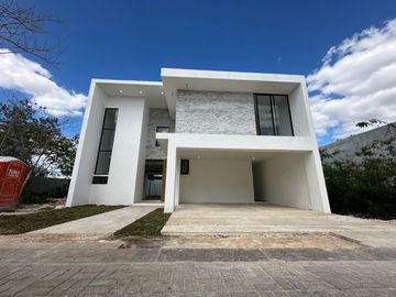 Casa en Venta en Temozon norte Mérida  con increíbles amenidades