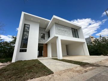 Casa en Venta en Temozon norte Mérida  con increíbles amenidades