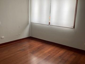 Vendo excelente casa de 3 pisos y 5 dorm. - c.Tnte Romanet, San Isidro